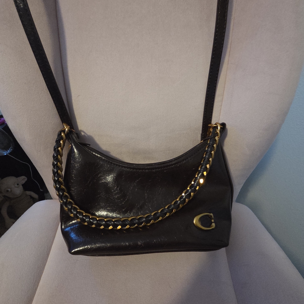 Chic Black Leather Shoulder Bag with Gold Chain